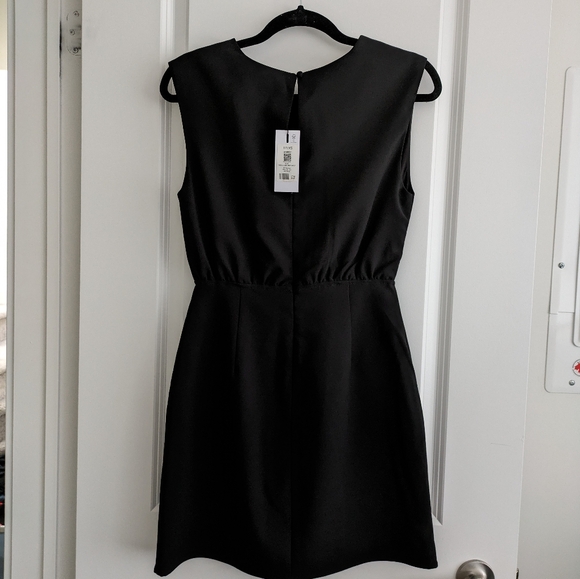 Dynamite Black Sleeveless Shift Dress - Picture 9 of 9